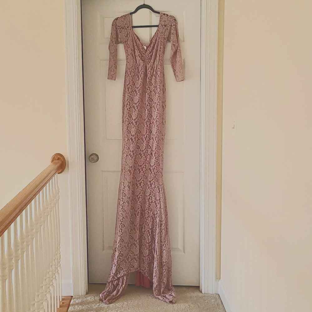 Mii Estillo maternity photo shoot dress with train
